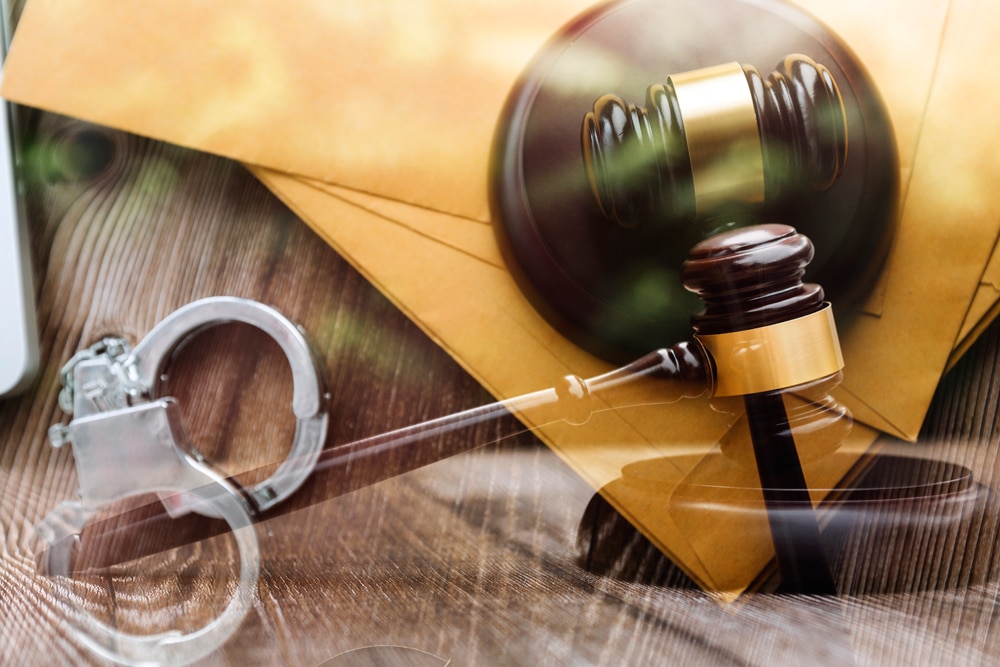 DENGACION DE PERMISO DE RESIDENCIA POR TENER ANTECEDENTES PENALES